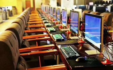 招聘信息 重慶主城工廠崗位，月薪四千左右，包吃住，可報(bào)銷車費(fèi)